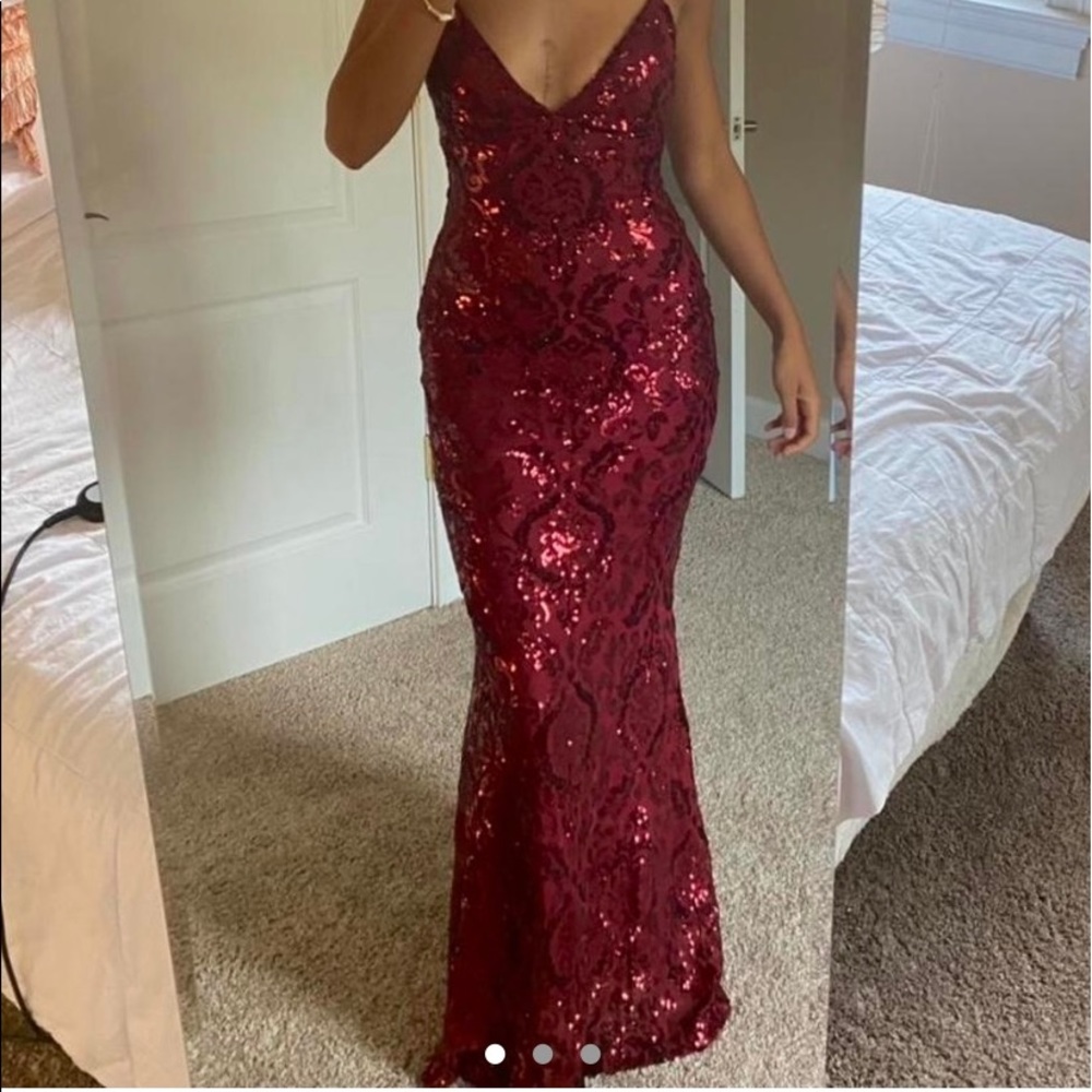 Red Sequence FashionNova Maxi Dress. In perfect condition. Size Small